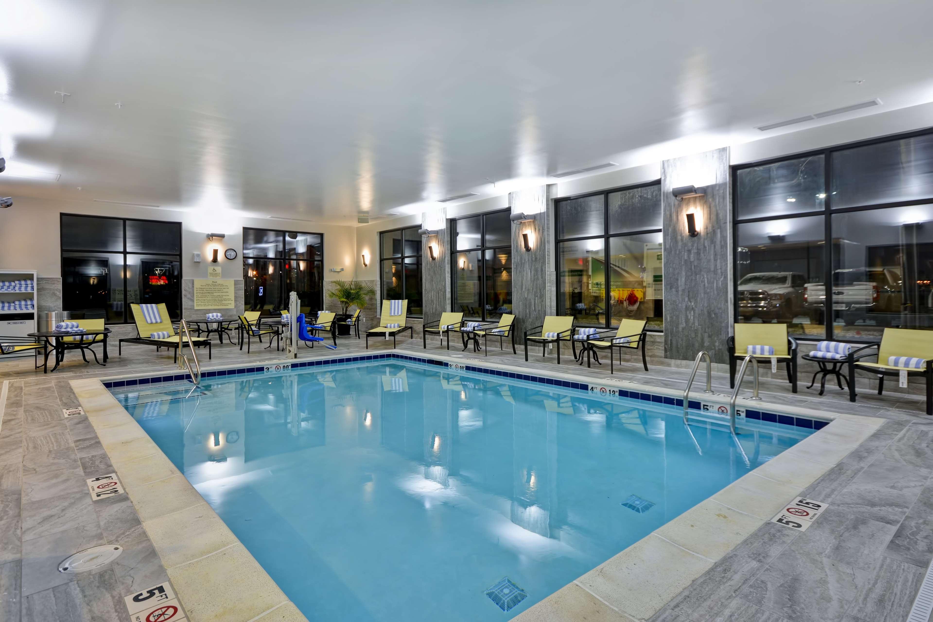Hampton Inn & Suites Detroit/Уоррен Экстерьер фото