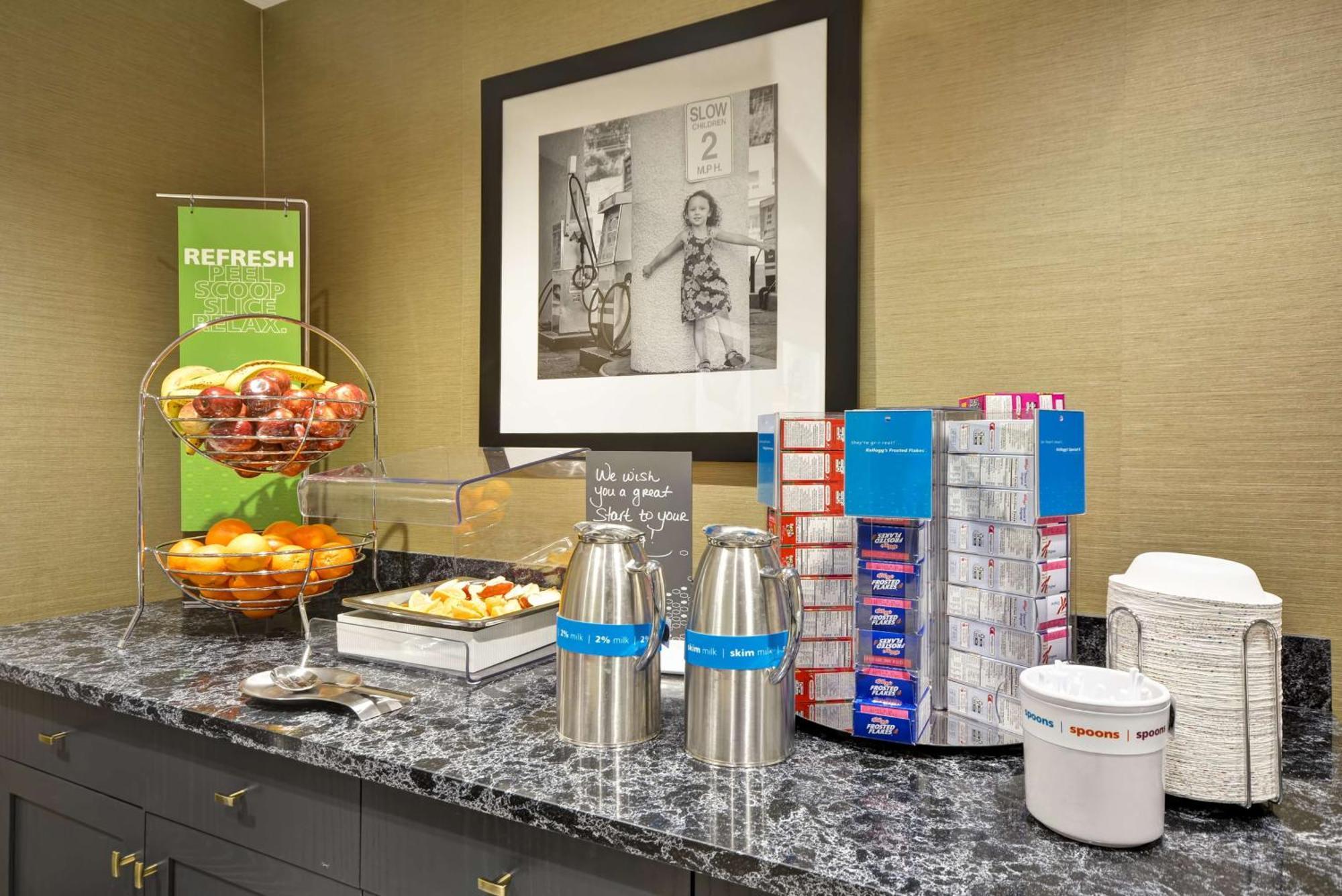 Hampton Inn & Suites Detroit/Уоррен Экстерьер фото