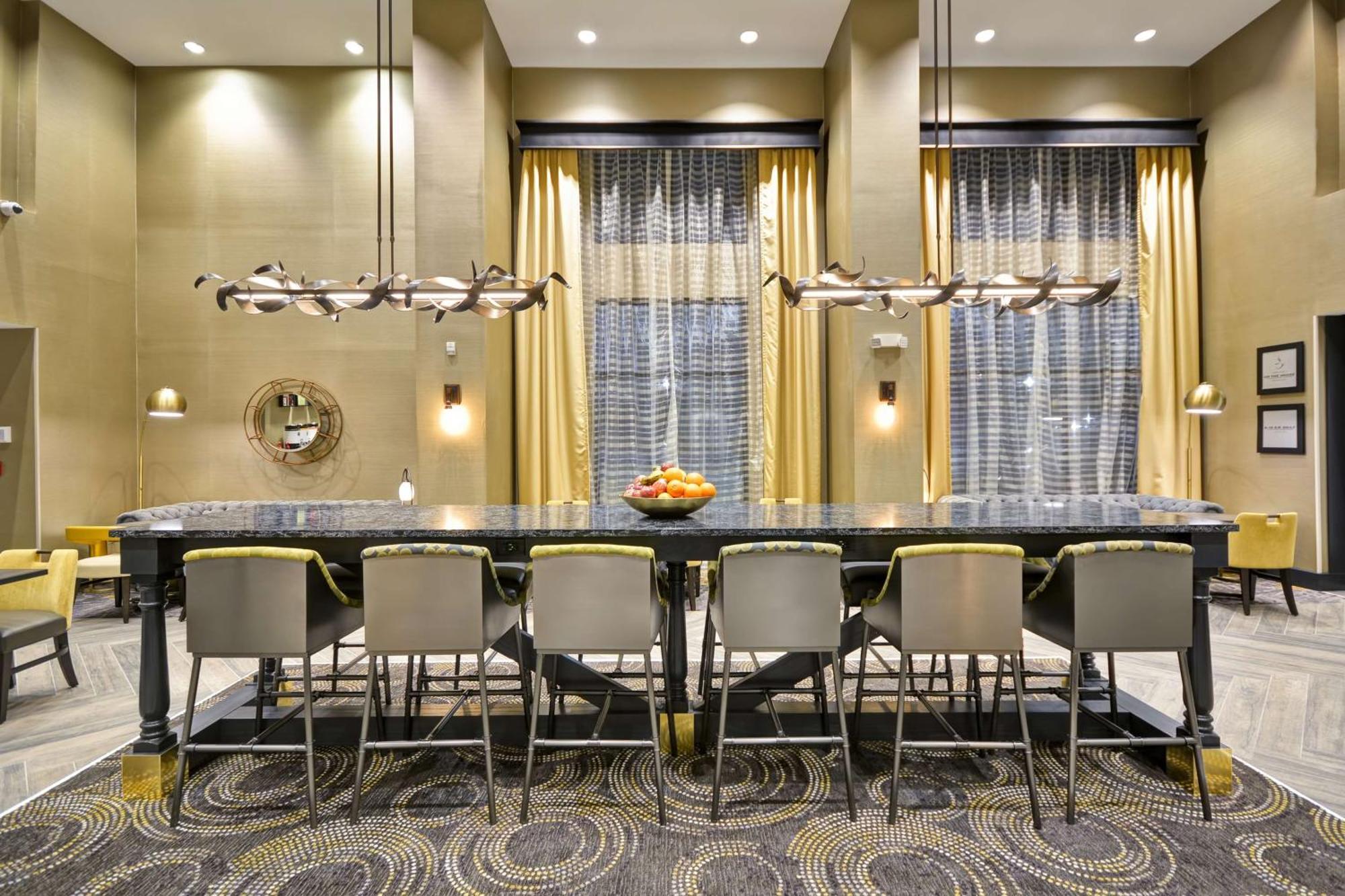 Hampton Inn & Suites Detroit/Уоррен Экстерьер фото